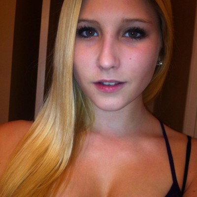 Loirinha Perfeita Tirou Selfie Pelada e Vazou o Nudes