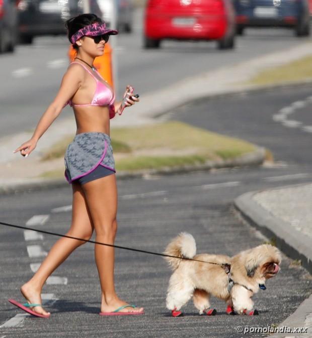 Ex BBB Munik Flagrada Na Praia - Foto 129772