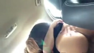 Dando no carro pra um e o outro dirigindo no flagra em publico