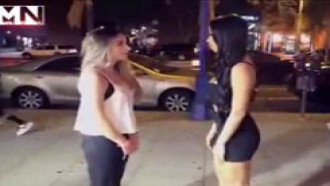 Desafio se piscar o olho tem que beijar