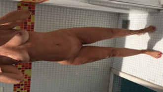 Coroa Casada Gostosa Tomando Banho E Sendo Filmada Pelo Marido