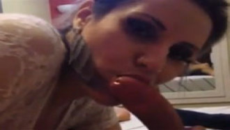 Caiu na net loirinha linda tocando boquete