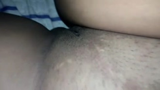 Safada pegando na buceta deliciosa