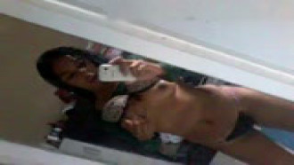 Eliana safada gravou no espelho e caiu na net