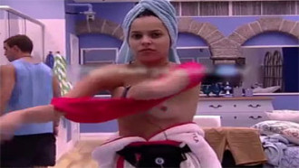 Mayla Araújo do BBB 17 pagando peitinho caiu na net