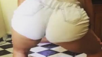 Tamires prazeres rebolando com shortinho socado