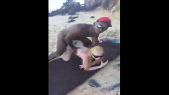 Albina em novo vídeo fudendo com pescador