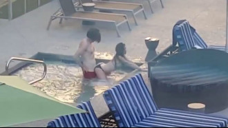 Casal foi pego no flagra transando na piscina