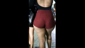 Bunduda gostosa flagrada na rua