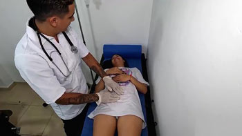 Médico transando com paciente
