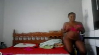 Mulata safada dançando funk e ficando pelada
