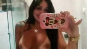 Raquel peituda toda bronzeada filmando com o celular caiu na net