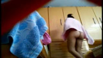 Câmera escondida no quarto da prima